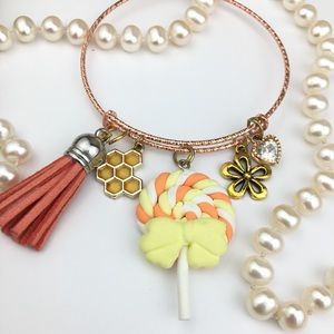 ✨3/20$ SWEET AS HONEY CHARM BEACELET